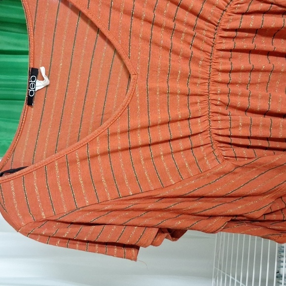 DEB V-NECK TOP SIZE XL RUSTY ORANGE AND GOLD - Picture 3 of 4